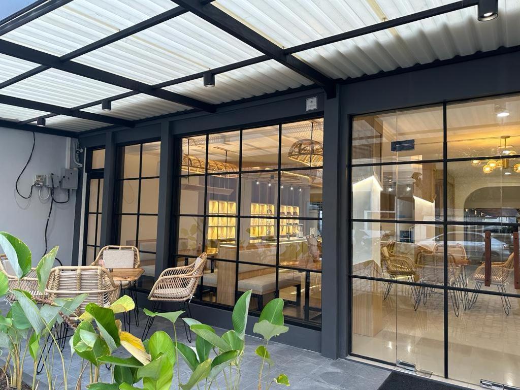 Hotel Masri Living By Daphna International Yogyakarta Esterno foto